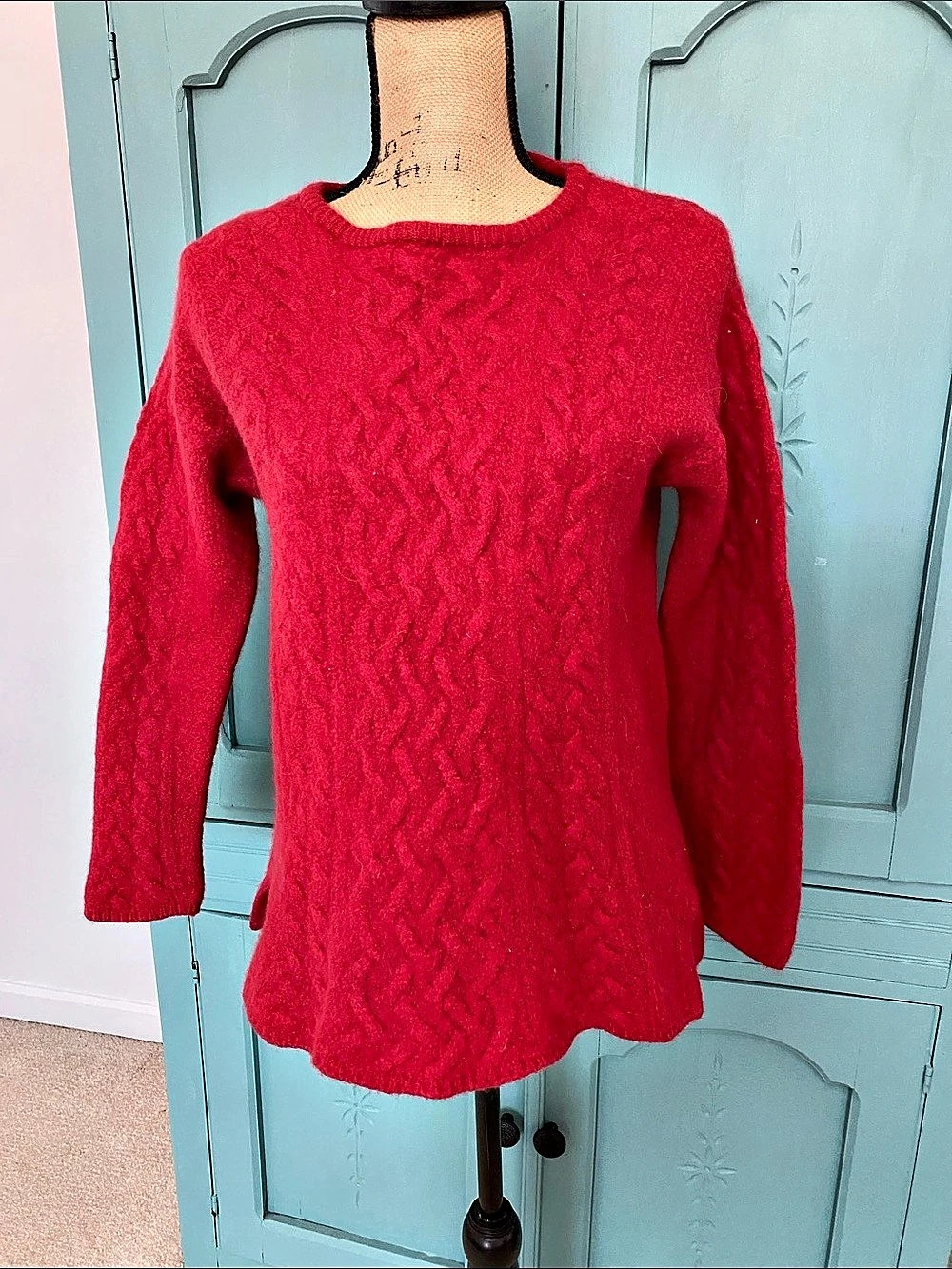 Aran Crafts Merino Wool Cashmere Cable Knit Crewneck Sweater in Red Medium